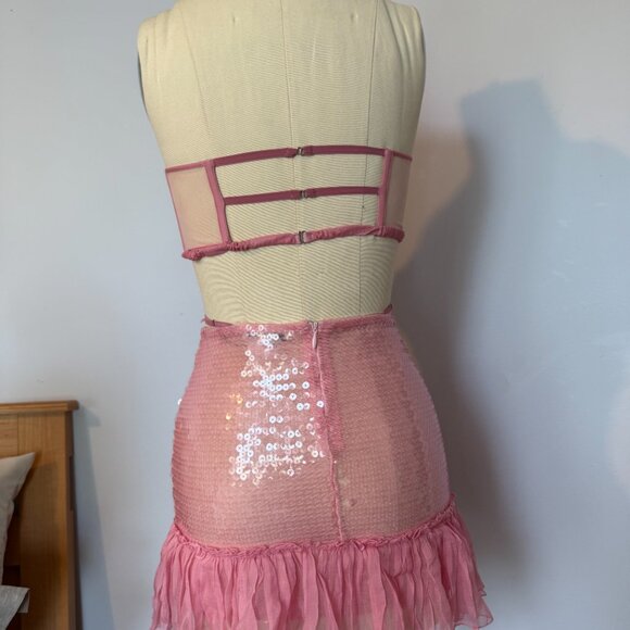 NENSI DOJAKA Pink Sequin Glitter Embellished Skirt and Halter Bra Set Size 0/XXS - Picture 5 of 10